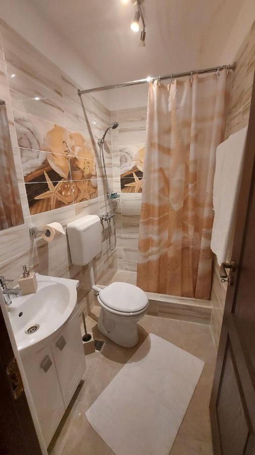 Ambiennt Hotel Bukares Bagian luar foto