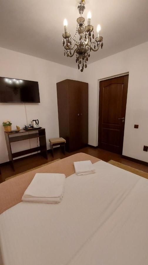 Ambiennt Hotel Bukares Bagian luar foto