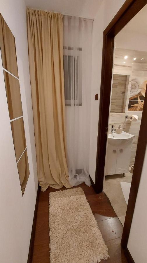 Ambiennt Hotel Bukares Bagian luar foto