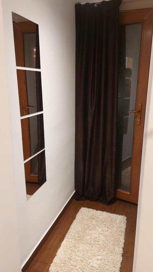 Ambiennt Hotel Bukares Bagian luar foto