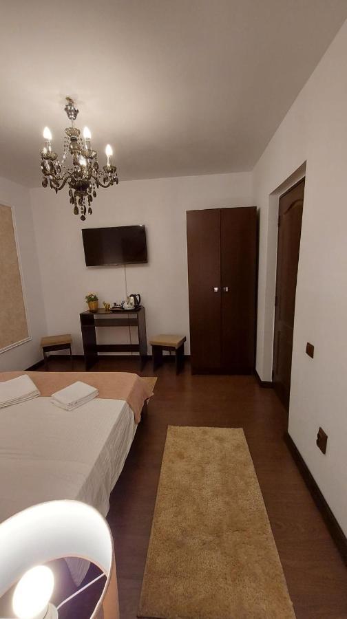 Ambiennt Hotel Bukares Bagian luar foto