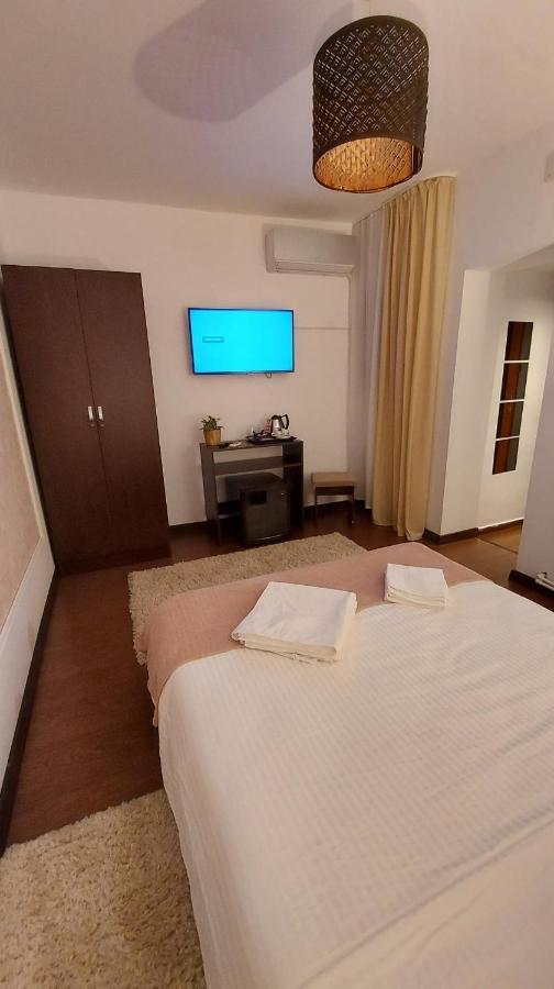 Ambiennt Hotel Bukares Bagian luar foto