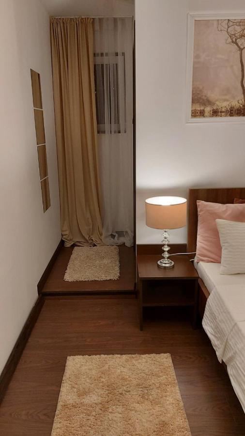 Ambiennt Hotel Bukares Bagian luar foto