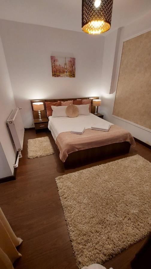 Ambiennt Hotel Bukares Bagian luar foto