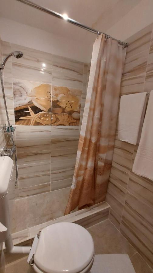 Ambiennt Hotel Bukares Bagian luar foto