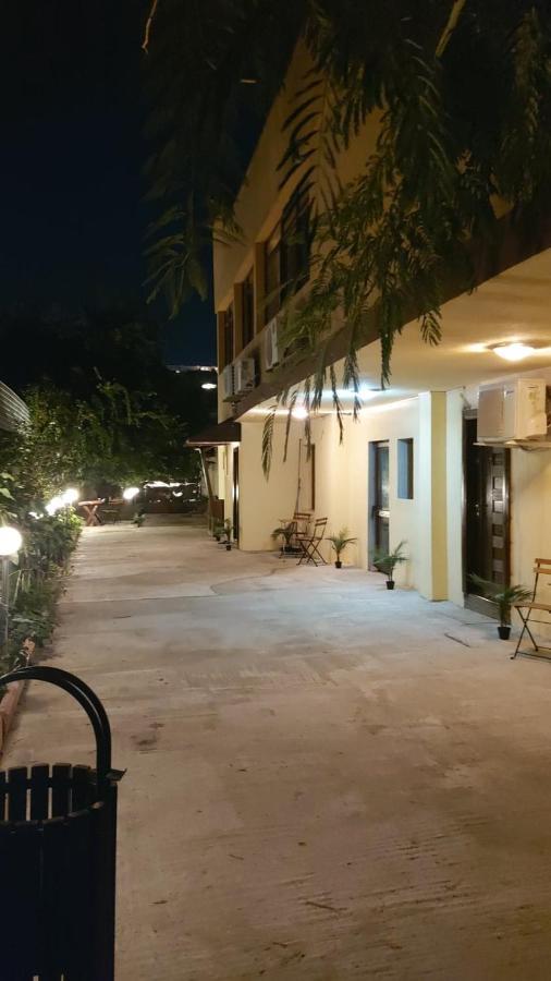 Ambiennt Hotel Bukares Bagian luar foto