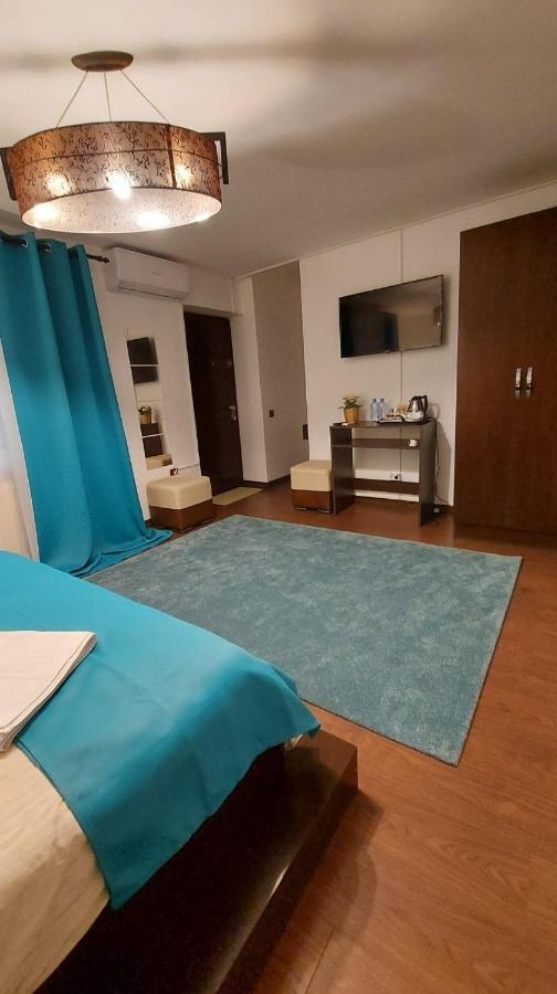 Ambiennt Hotel Bukares Bagian luar foto