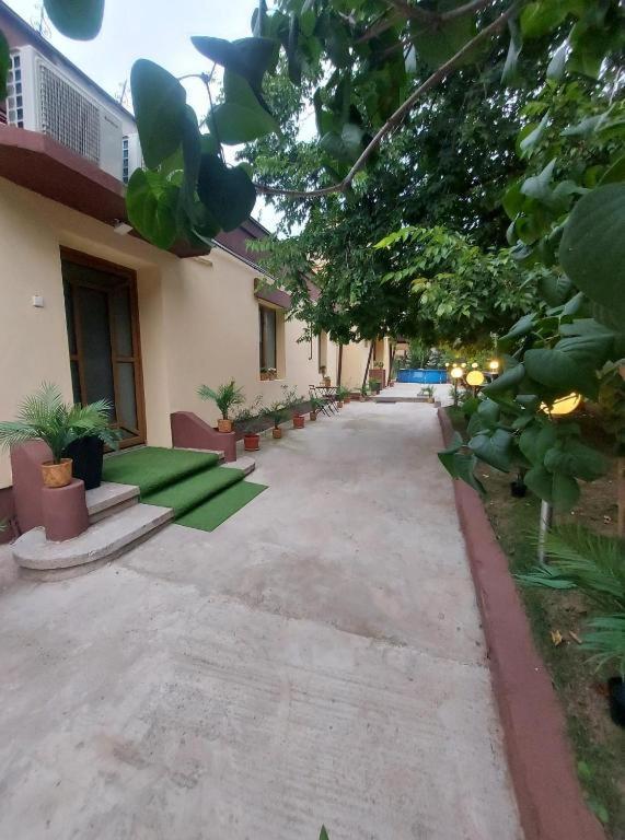Ambiennt Hotel Bukares Bagian luar foto