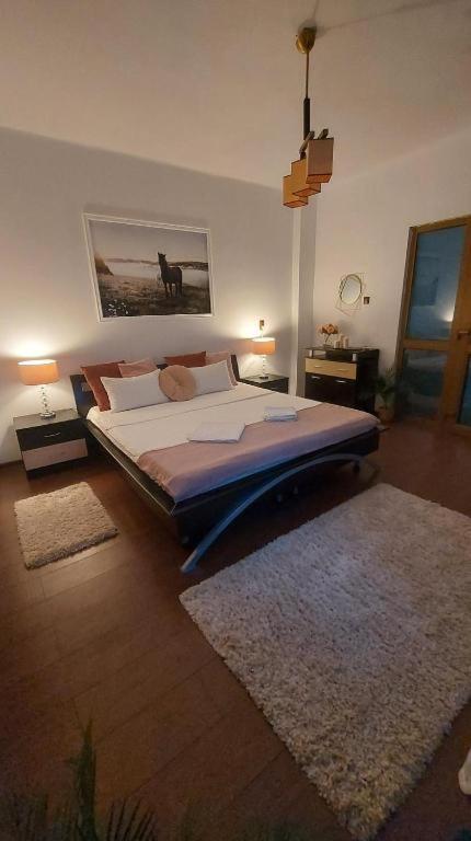 Ambiennt Hotel Bukares Bagian luar foto