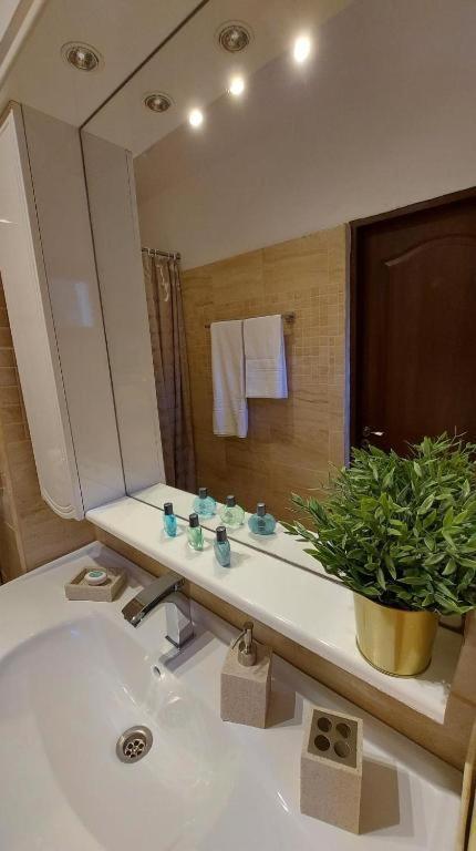 Ambiennt Hotel Bukares Bagian luar foto