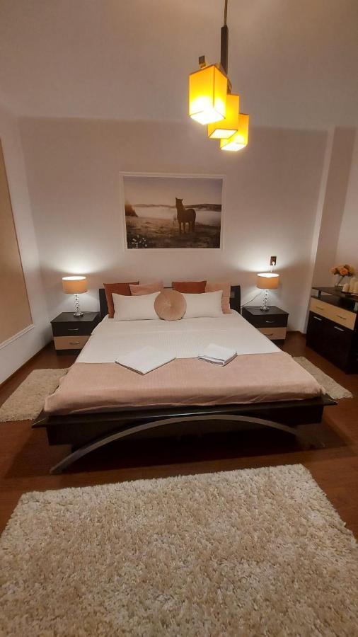 Ambiennt Hotel Bukares Bagian luar foto