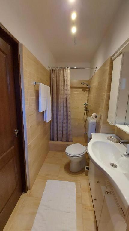 Ambiennt Hotel Bukares Bagian luar foto