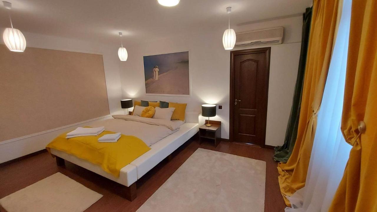 Ambiennt Hotel Bukares Bagian luar foto