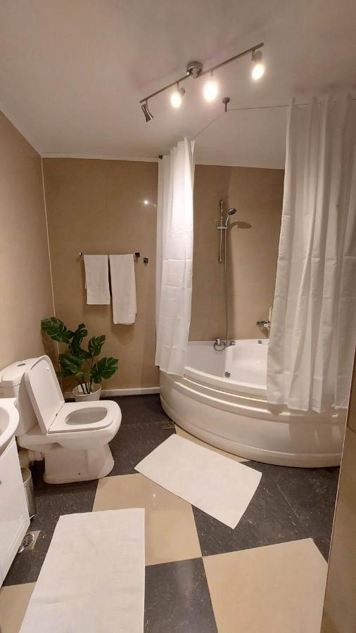 Ambiennt Hotel Bukares Bagian luar foto