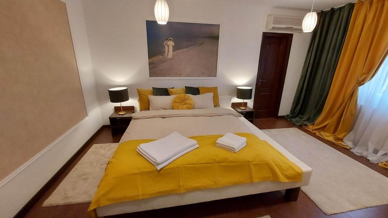 Ambiennt Hotel Bukares Bagian luar foto