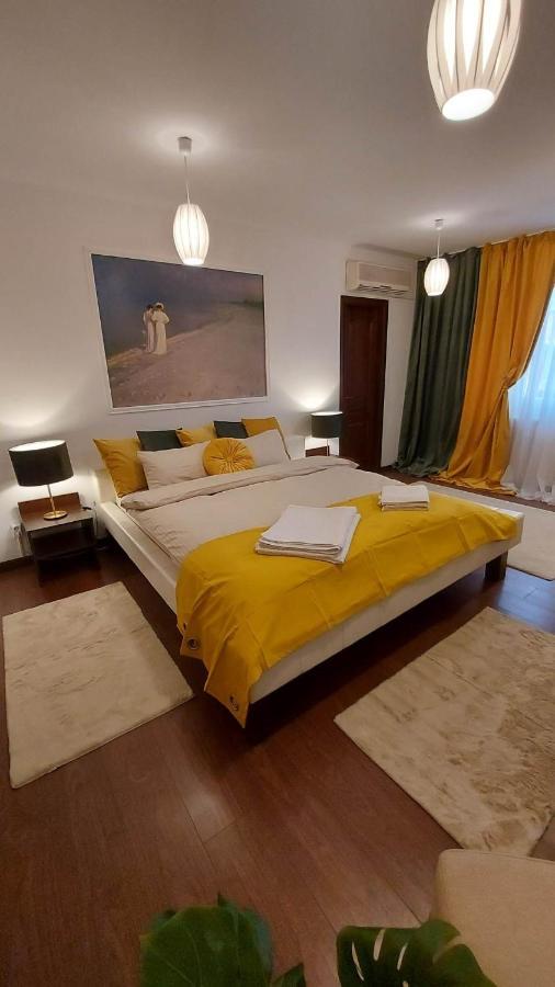 Ambiennt Hotel Bukares Bagian luar foto