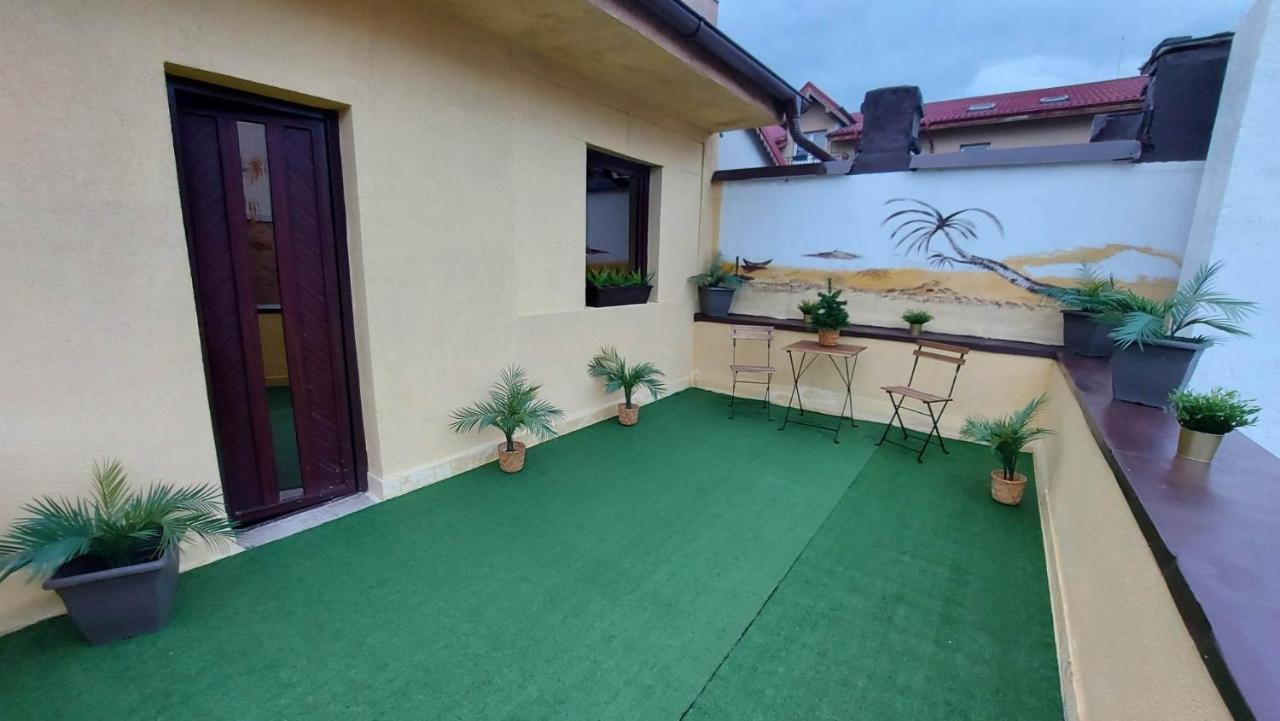 Ambiennt Hotel Bukares Bagian luar foto