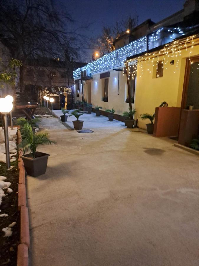 Ambiennt Hotel Bukares Bagian luar foto